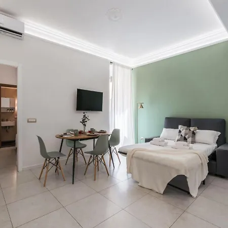 The Rent - Bright Flat Near San Pietro Aparthotel *