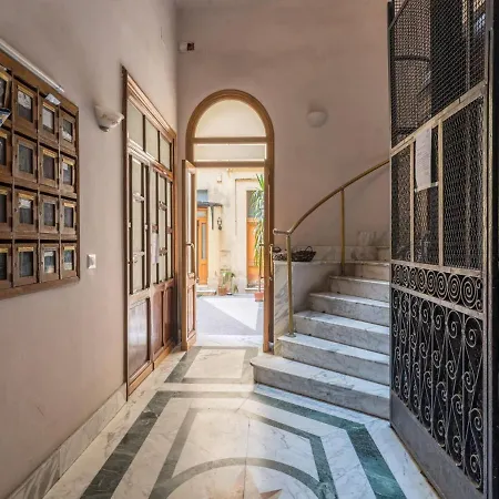 Aparthotel The Rent - Bright Flat Near San Pietro