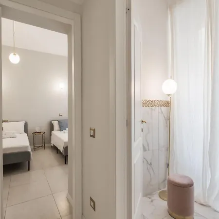 The Rent - Bright Flat Near San Pietro Aparthotel *